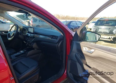 2022 Ford Escape Titanium z USA, uszkodzony, nr VIN 1FMCU9J91NUB25023